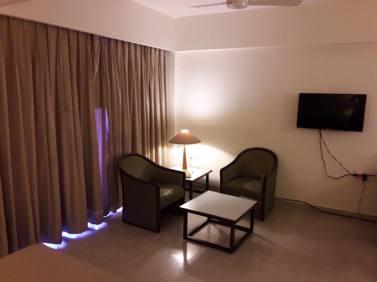 Hotel Bluehill Bhavnagar Dış mekan fotoğraf